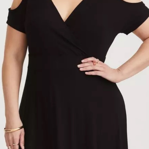 Torrid Black Dress Jersey Maxi Dress Cold Shoulder size 1x - Picture 3 of 6